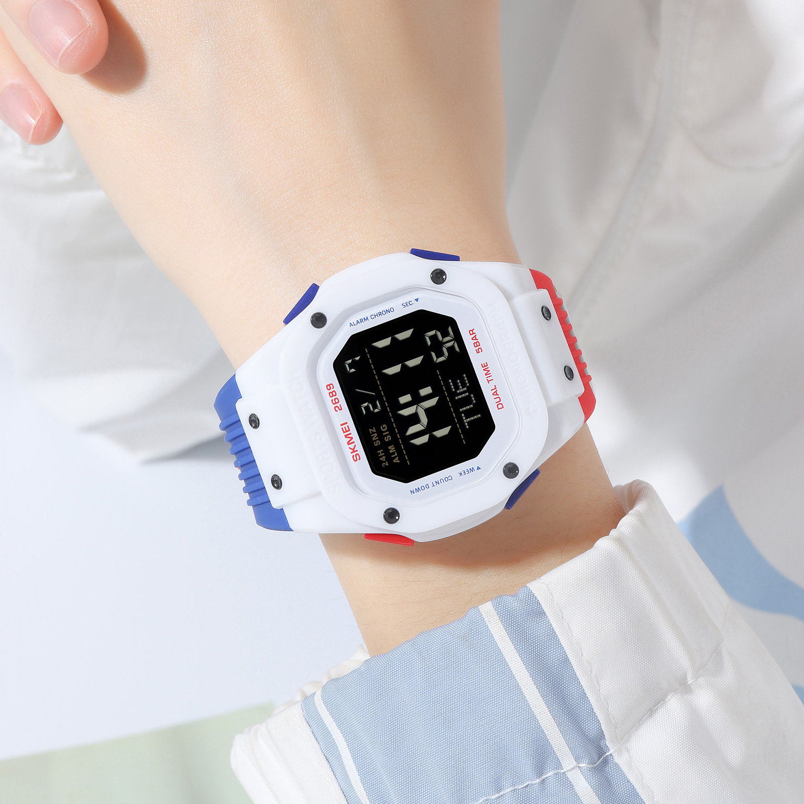 SKMEI 2689 Fashion Wristwatch  - Outdoor Lighting Electrical Box avis et prix